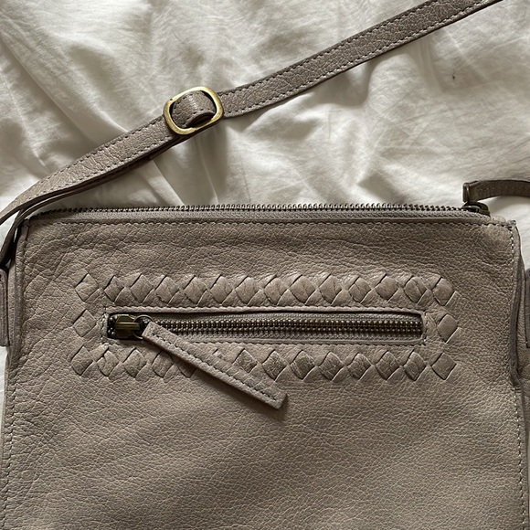 Anthro Day & Mood Sting crossbody in lite gray 100% leather NWT - Picture 4 of 9